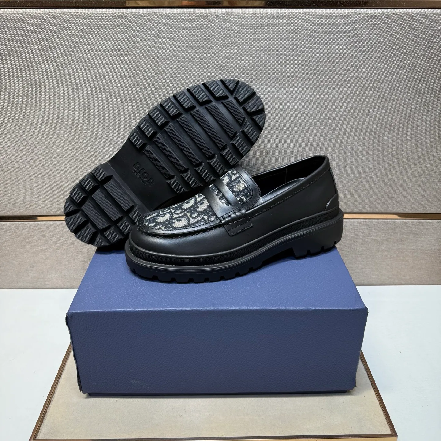 ⬛️Men's shoes 💰p442 [Dior~] Men's casual shoes 2025z cabinet sales simultaneously 🔶Size: 39-44 #️⃣ 🔷2 colors🔜The upper is made of multi-material splicing➕Genuine leather lining, comfortable and breathable, sole: original comfortable and wear-resistant outsole, ⚠️Real shot📱Photographed🎬The real thing is better📢📢📢